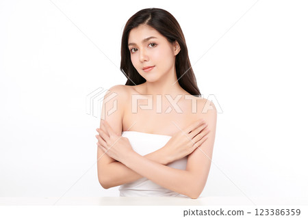 Beautiful young asian woman with clean fresh skin on white background, Face care, Facial treatment, Cosmetology, beauty and spa, Asian women portrait. 123386359