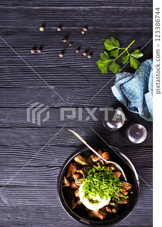 fried mushrooms with onion and sour cream 123386744