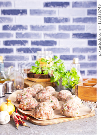 Raw meatballs made from ground beef. Top view 123386749