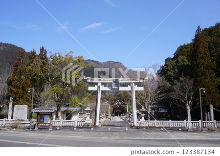 "Hisada Shrine" which was relocated to this place now because the shrine due to the construction of the dam was in the submerged area 123387134