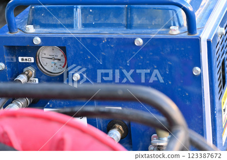 Engine-powered high-pressure cleaner, exterior wall painting, house cleaning Engine-powered high-pressure cleaner, exterior wall painting, house cleaning 123387672