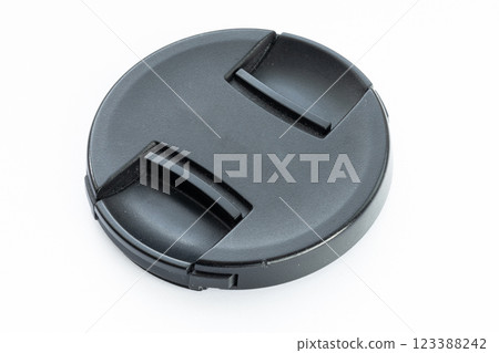白色背景下鏡頭蓋的影像 白色背景下鏡頭蓋的影像 123388242