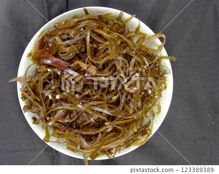 Seaweed on a plate close-up view Seaweed on a plate close-up view 123389389