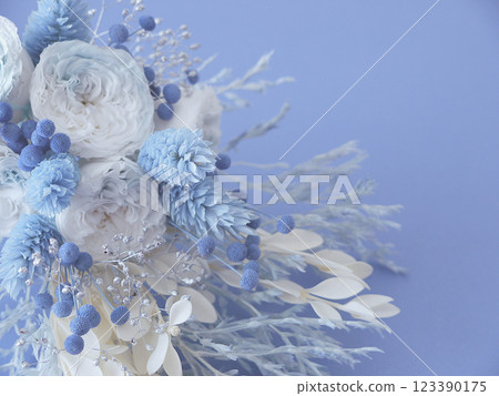 藍白色花束（藍色背景） 123390175