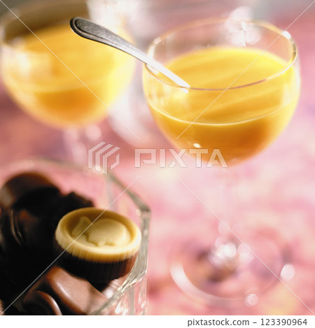 Liqueur egg-flip close view background Liqueur egg-flip close view background 123390964