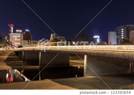 岡崎市櫻城大橋夜景 岡崎市櫻城大橋夜景 123391654