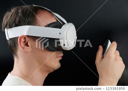 Man working in Virtual reality 123391950