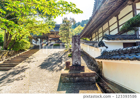 Izushi - Temple sign and gate of Takuanji and Sokyoji in early summer, Toyooka City, Hyogo Prefecture Izushi - Temple sign and gate of Takuanji and Sokyoji in early summer, Toyooka City, Hyogo Prefecture 123393586