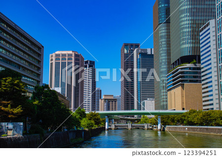 [大阪風景] 淀屋橋地區的河畔建築 123394251