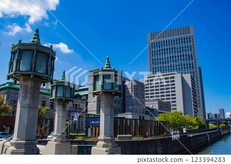 [Osaka scenery] Buildings along the river in the Yodoyabashi area 123394283