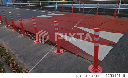 道路崎嶇 道路崎嶇 123396146