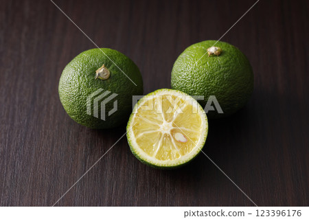 酸橘 123396176