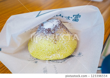 富士山蜜瓜麵包 123396554