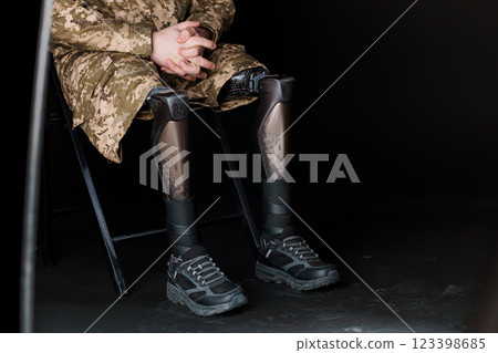 Resilient Veteran Showcasing Advanced Bionic Leg Prosthesis in Camouflage Attire 123398685