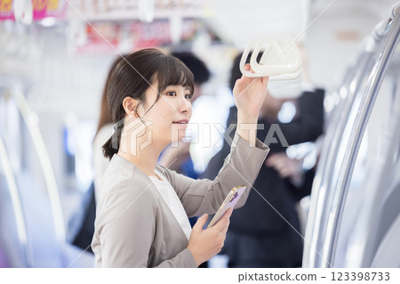 火車，智慧型手機，女人，照片由京王電鐵提供 123398733