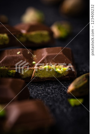 Dubai chocolate with kadayif pistachio filling Dubai chocolate with kadayif pistachio filling 123400232