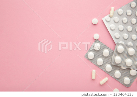 Blister packs with medicines on pink background 123404133
