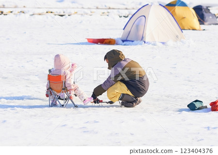 Parent and child fishing customers at a smelt fishing spot 123404376