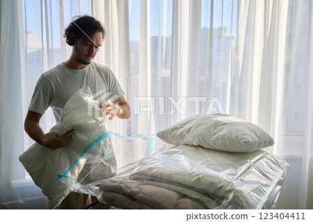 Vacuum Sealing Clothes Effectively for Storage, Preservation, and Space Saving Solutions Vacuum Sealing Clothes Effectively for Storage, Preservation, and Space Saving Solutions 123404411