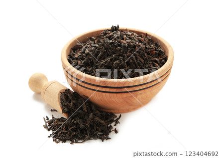Dry tea leaves in bowl isolated on white background. 123404692