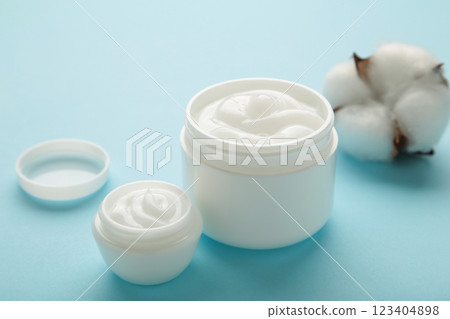 Face cream moisturizer in a jar on blue background. Luxury skincare cosmetics and anti-aging product for healthy skin and beauty routine 123404898