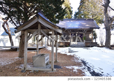 冬季拍攝北海道函館聖神社境內的照片 冬季拍攝北海道函館聖神社境內的照片 123405386