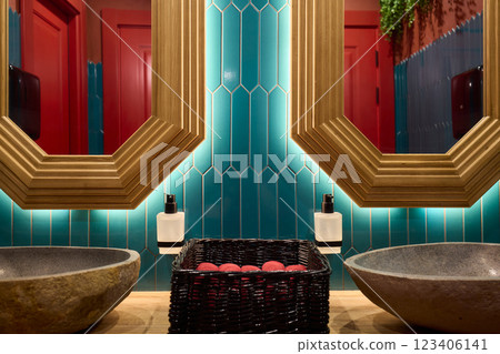 Discover Elegant Bathroom Featuring Stylish Accessories for Every Modern Space 123406141