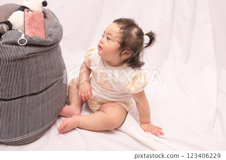 [Sitting twin-tailed baby cushion] 123406229