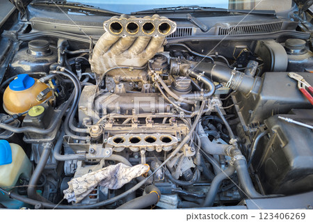 old inline 4 cylinder combustion gasoline engine with dismounted air intake old inline 4 cylinder combustion gasoline engine with dismounted air intake 123406269