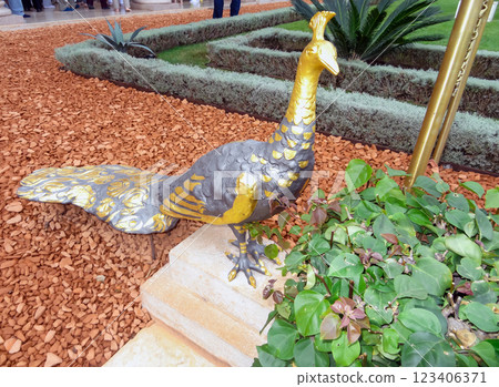 Garden decoration figure of a peacock bronze bird. 123406371
