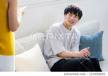 Men and women fighting 123408682