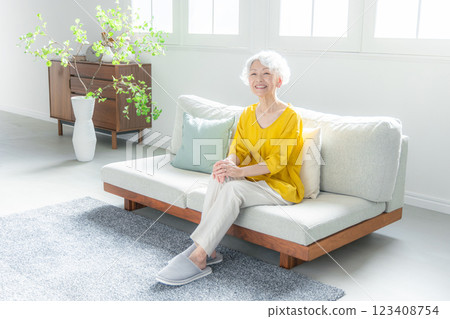 Senior women lively 123408754