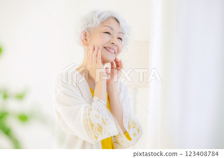 高級女人微笑美麗 123408784