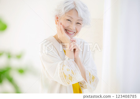 高級女人微笑美麗 123408785