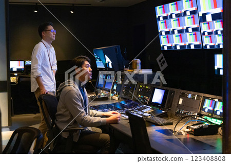 電視製作導演 123408808