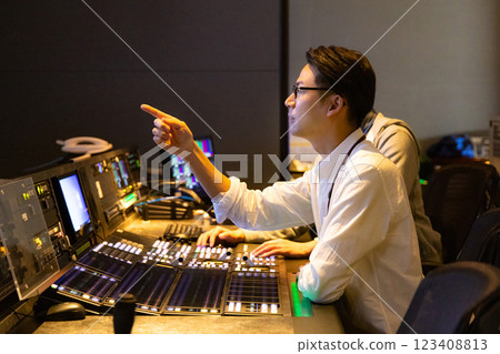 電視製作導演 123408813