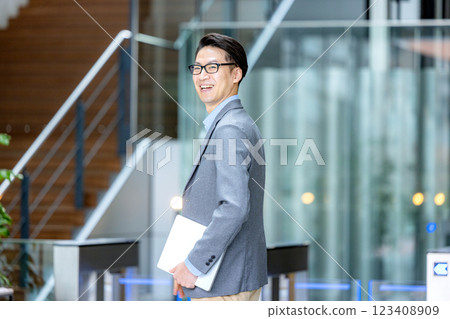 A man with a laptop 123408909