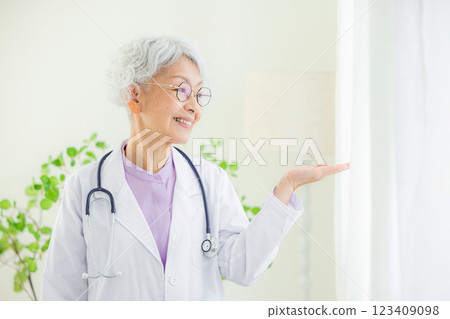 資深女醫生 123409098