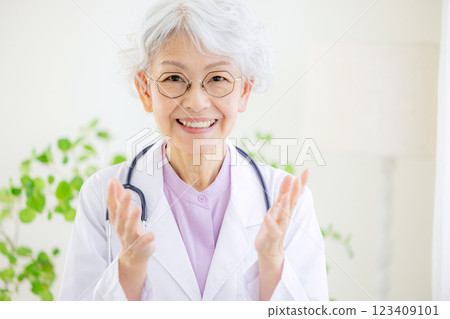 資深女醫生 123409101