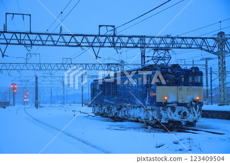 EF64-1051 Shinetsu Cutter (Defrosting Train) parked at Kashiwazaki Station in the extreme cold_Photo taken on 2025/2/9 123409504