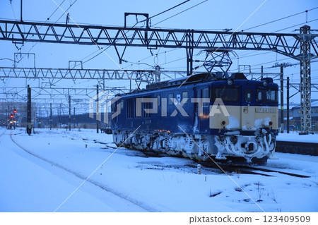EF64-1051 Shinetsu Cutter (Defrosting Train) parked at Kashiwazaki Station in the extreme cold_Photo taken on 2025/2/9 123409509