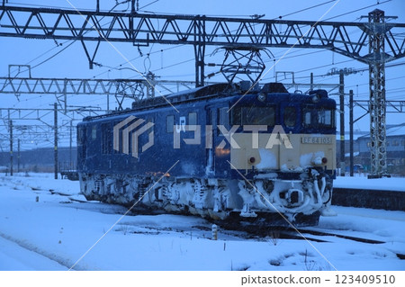 EF64-1051 Shinetsu Cutter (Defrosting Train) parked at Kashiwazaki Station in the extreme cold_Photo taken on 2025/2/9 123409510