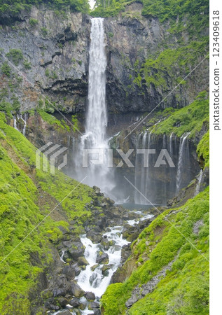 夏季的日光華嚴瀑布 123409618