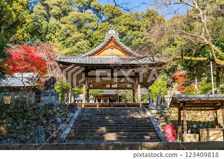 Iwakura Kamikuracho, Sakyo Ward, Kyoto City, Iwakura Shrine, Jusansho Myojin (Yamazumi Shrine), worship hall Iwakura Kamikuracho, Sakyo Ward, Kyoto City, Iwakura Shrine, Jusansho Myojin (Yamazumi Shrine), worship hall 123409818
