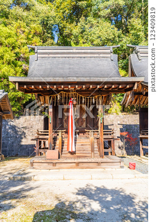 Iwakura Shrine, Kamikuracho, Sakyo Ward, Kyoto City, Yamazumi Shrine, Main Hall (Junisho Myojin), West Hall Iwakura Shrine, Kamikuracho, Sakyo Ward, Kyoto City, Yamazumi Shrine, Main Hall (Junisho Myojin), West Hall 123409819