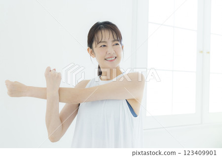 女人伸展 女人伸展 123409901