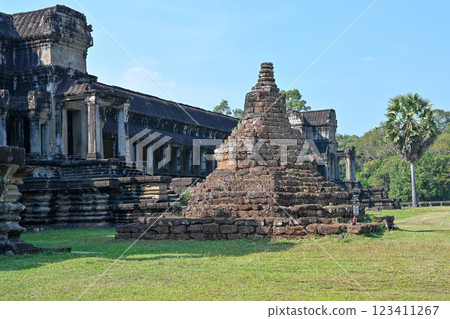 晴朗的日子裡的吳哥窟，吳哥遺址，柬埔寨 123411267