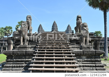 晴朗的日子裡的吳哥窟,吳哥遺址,柬埔寨 晴朗的日子裡的吳哥窟,吳哥遺址,柬埔寨 123411294