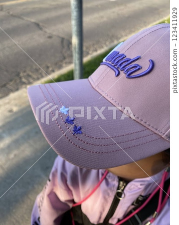 孩子戴的加拿大帽子 孩子戴的加拿大帽子 123411929