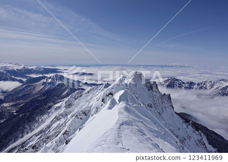 From the western ridge of Mt. Karasawa to Mt. Okuhotaka in the harsh winter: A variation route for climbing snowy mountains 123411969